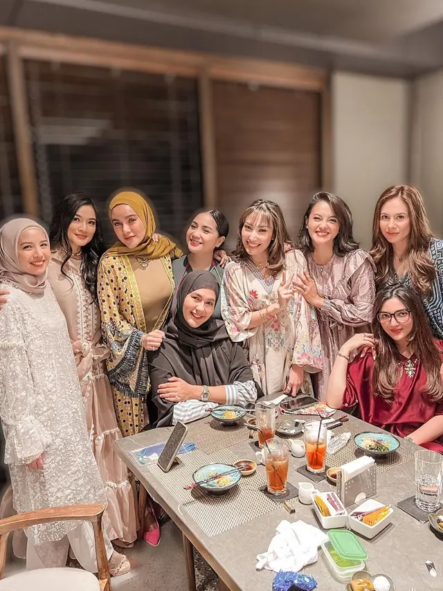 [Fimela] Bukber Artis Cantik