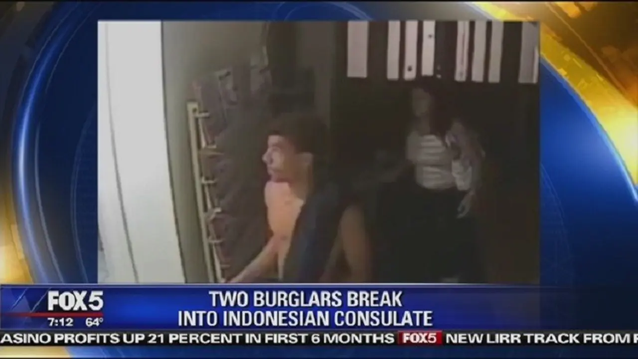 Wajah kedua pelaku pencurian di gedung Konjen RI di New York terekam CCTV 