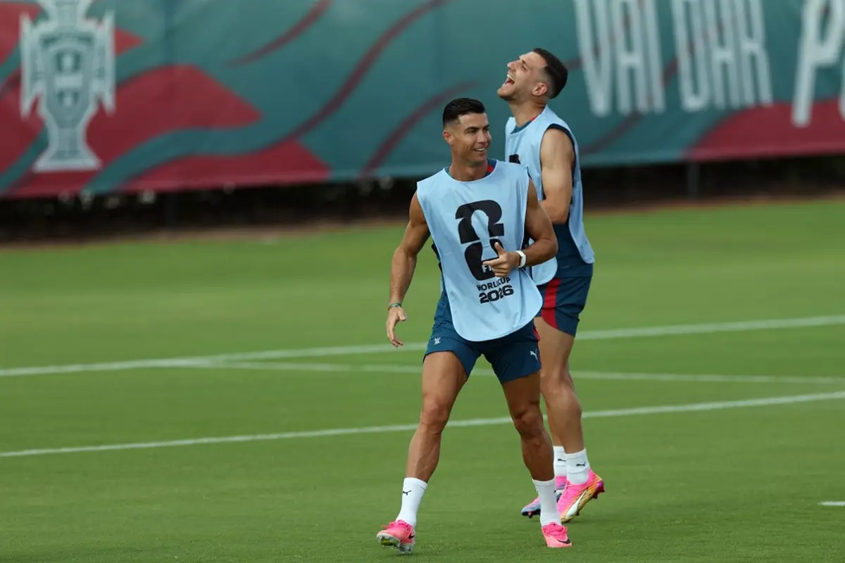 Cristiano Ronaldo dan Diogo Dalot