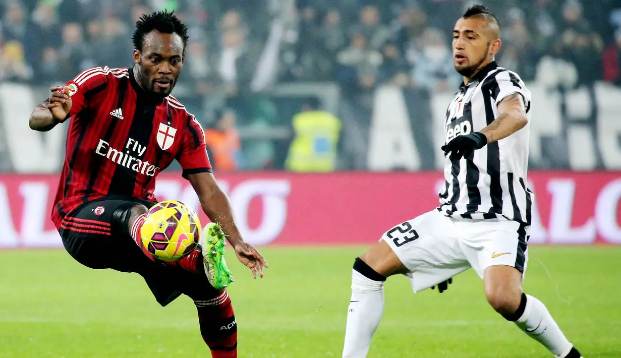 Michael Essien - Mantan pemain Persib Bandung ini pernah meraih sukses besar saat berseragam Chelsea dengan torehan tujuh trofi, termasuk gelar Premier League dan Liga Champions. Namun pada 27 Januari 2014, ia melanjutkan kariernya di AC Milan selama 1,5 tahun. (Foto: AFP/Marco Bertorello)