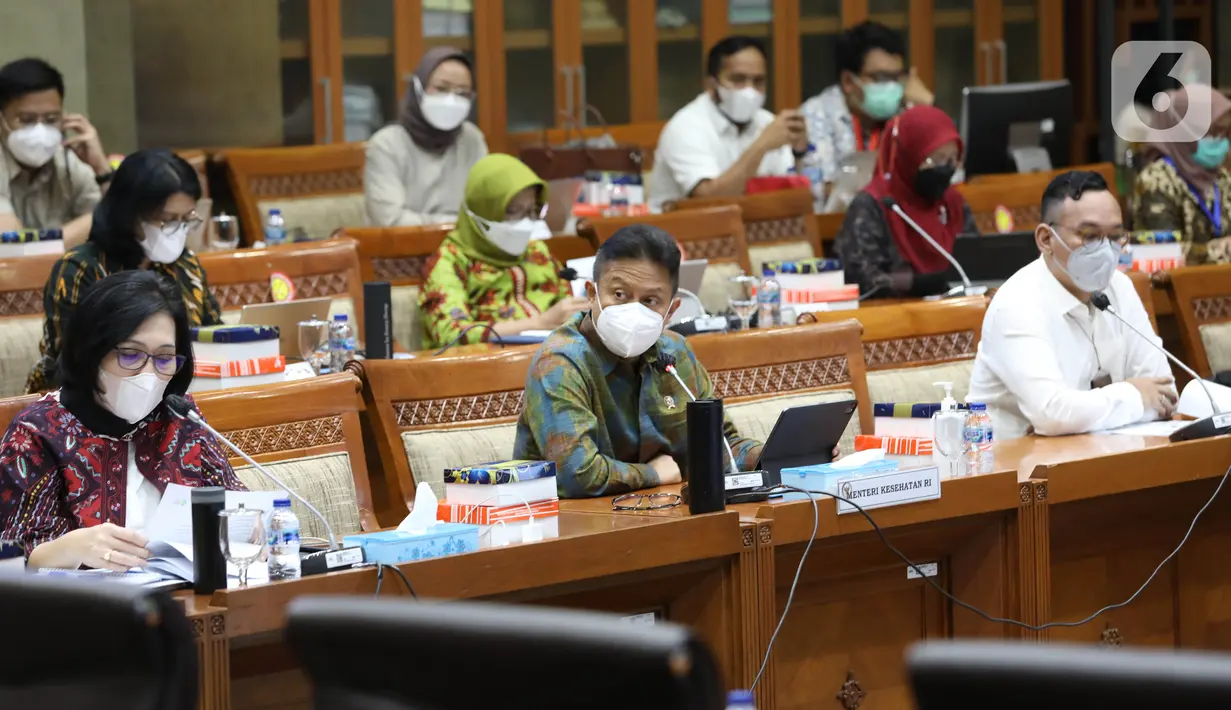 Menteri Kesehatan Budi Gunadi Sadikin mengikuti rapat kerja dengan Komisi IX DPR di Kompleks Parlemen, Senayan, Jakarta, Senin (4/7/2022). Raker membahas  infrastruktur fasilitas pelayanan kesehatan serta kebijakan pelayanan obat jaminan kesehatan nasional melalui formularium nasional. (Liputa6.com/Angga Yuniar)