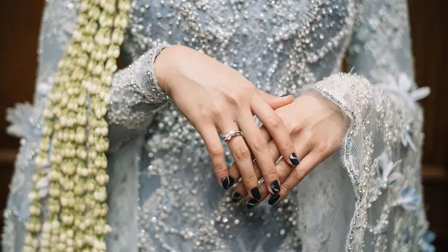 Bintang Emon dan Alca Octaviani di pelaminan. (Foto: Imagenic)