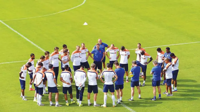 Jelang Lawan Kosta Rika, Belanda Tunggu Kebugaran Van Persie