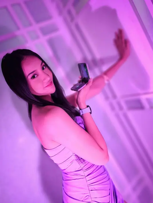 Sang selebgram dan aktris ini sukses memikat hati netizen lewat unggahannya di Instagram. [Instagram @anyageraldine]