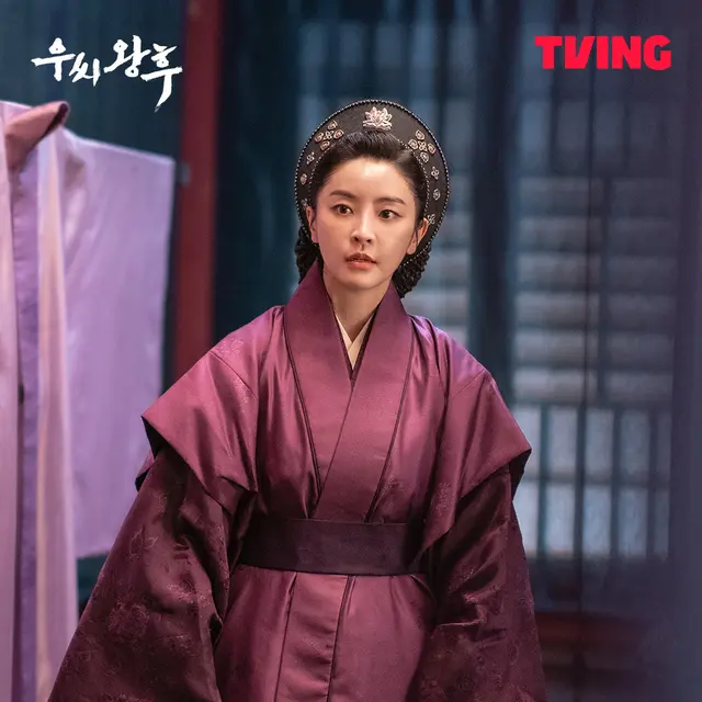 Jung Yu Mi dalam drakor Queen Woo. (TVING via Soompi)