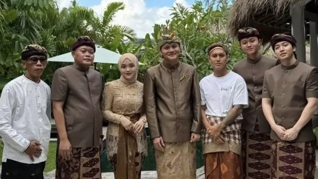Putri Delina saat Antar Sang Kakak Rizky Febian Jalani Prosesi Adat Bali
