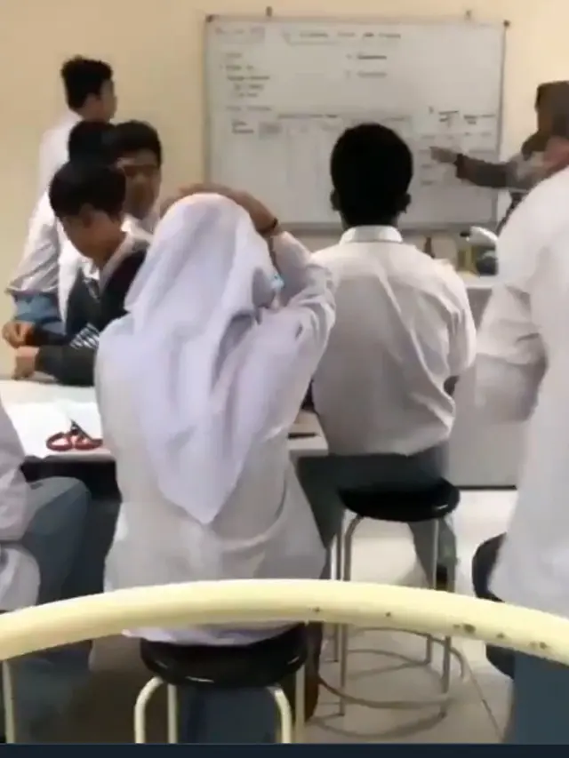 Kocak, Aksi Siswa Masak Mi Instan Saat Praktikum Kimia