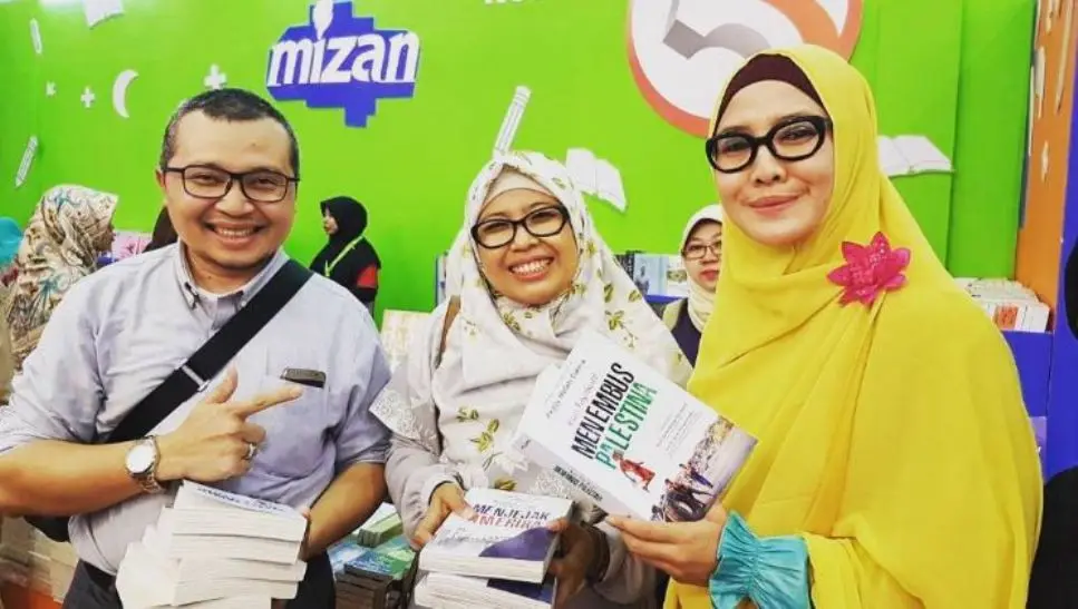 Peggy Melati Sukma meluncurkan tiga buku sekaligus (Instagram)