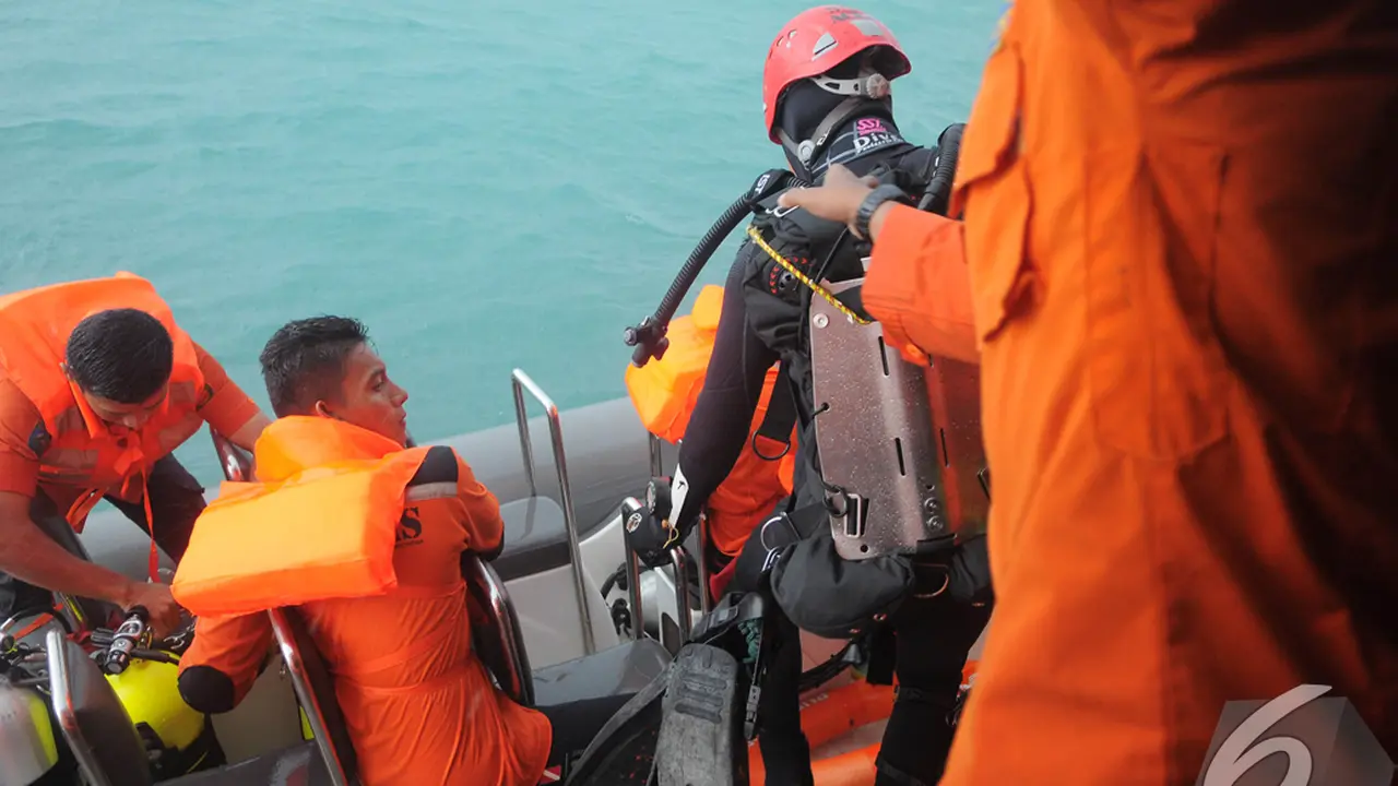 Cuaca Buruk Hambat Evakuasi AirAsia QZ8501