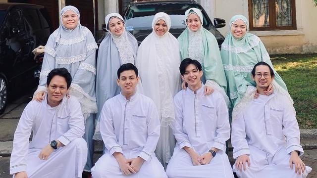 Segera Menikah, Ini 6 Momen Manis Arsyadan Kakak Dinda Hauw dan Kekasih