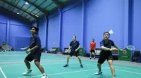 Tim bulu tangkis putri Indonesia sedang berlatih untuk menghadapi Kamboja pada laga perempat final cabang bulu tangkis beregu SEA Games 2023 di&nbsp;Badminton Hall Morodok Techo, Selasa (9/5/2023). (foto: PBSI)