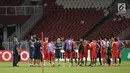 Pemain Johor Darul Takzim melakukan latihan resmi jelang laga penyisihan Grup H Piala AFC 2018 melawan Persija di Stadion GBK, Jakarta, Senin (9/4). Laga kedua tim akan digelar, Selasa (10/4). (Liputan6.com/Helmi Fithriansyah)