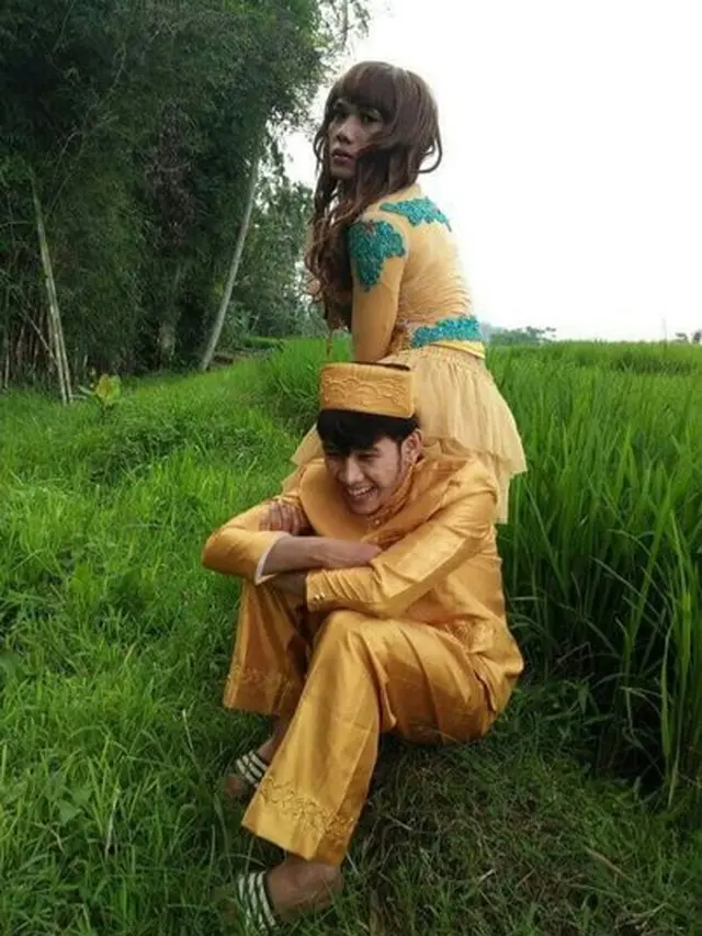 9 Potret Prewedding Absurd di Alam Terbuka, Hasilnya Bikin Geleng Kepala