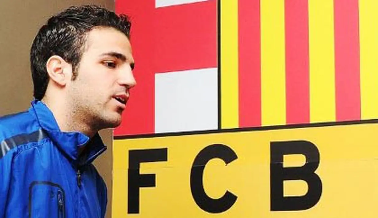 Gelandang Arsenal Cesc Fabregas menghadiri konferensi pers di Nou Camp pada 7 Maret 2011, jelang partai Liga Champions menghadapi Barcelona. AFP PHOTO/Carl de Souza/FILES