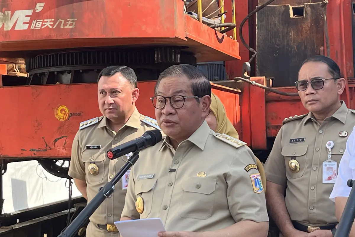 Gubernur DKI Jakarta Pramono Anung saat menjawab pertanyaan wartawan di kawasan Kemayoran Jakarta. (Istimewa)
