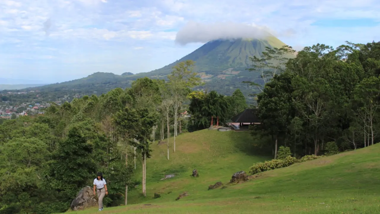 Pesona Bukit Doa Tomohon, Wisata Religi Sekaligus Rekreasi untuk Milenial