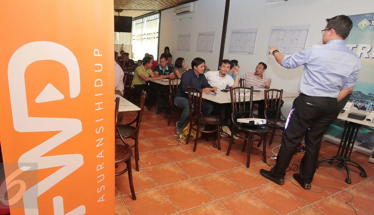 Peringati Hari Asuransi, FWD Life memberi edukasi Manajemen Keuangan bagi Entrepreneur, Jakarta, Sabtu (18/10/2015). Melalui program ini diharapkan dapat mendukung para pengusaha muda untuk membangun bisnis yang berkelanjutan. (Liputan6.com/Angga Yuniar)