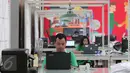 Pekerja memantau toko online di gudang Mataharimall.com di Jakarta, Rabu (20/1/2016). Penetapan E-Commerce menjadi program nasional pemerintah akan diluncurkan akhir Januari 2016. (Liputan6.com/Angga Yuniar)