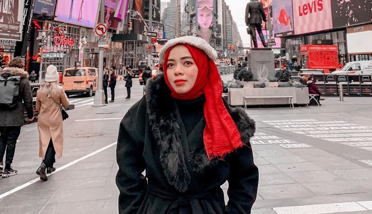 FOTO: Gaya Sohwa Halilintar saat Pakai Topi Baret, Modis dan Kekinian