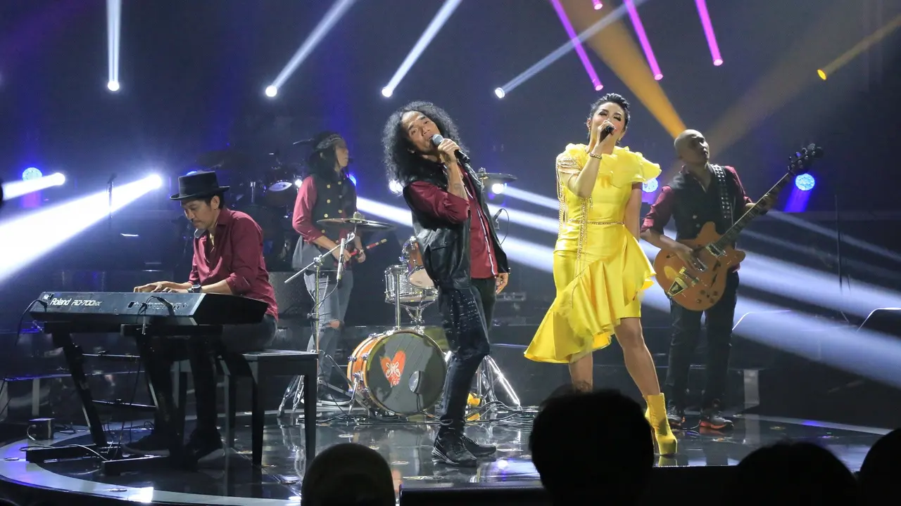 [Bintang] Simak 4 Lagu Slank Favorit Krisdayanti