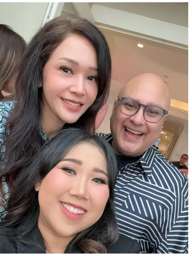 5 Detail Outfit Maia Estianty di Ultah Syahrini, Tampil Serasi dengan Irwan Mussry