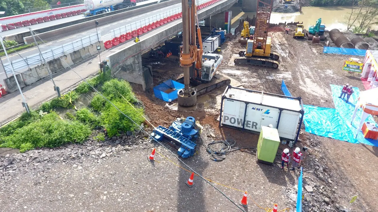 Pelebaran Jembatan Ciujung Di Tol Tangerang-Merak. (Selasa, 09/03/2021). (Dokumentasi PT MMS).