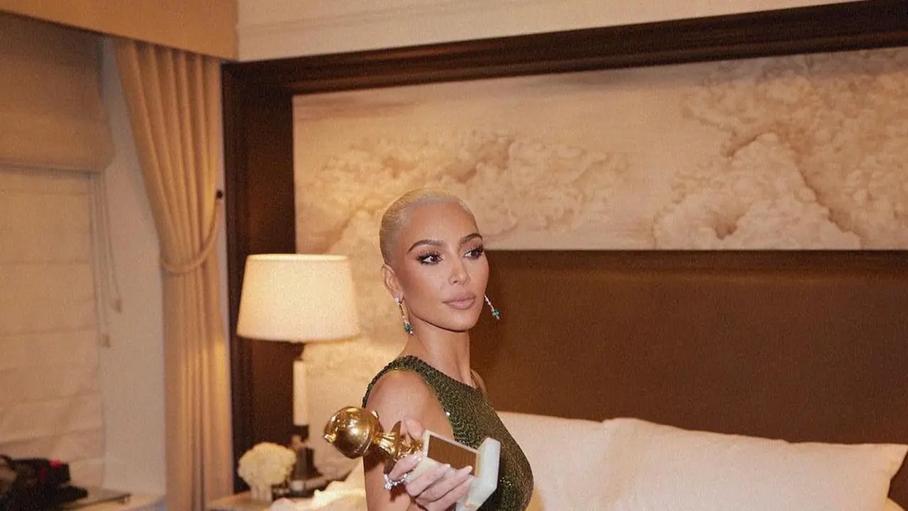 Setelah Met Gala 2022, Kim Kardashian Kenakan Gaun Histori Lain Milik Marilyn Monroe