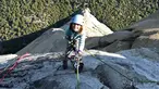 Selah Schneiter saat memanjat tebing El Capitan di Taman Nasional Yosemite, California, Amerika Serikat, 10 Juni 2019. Selah Schneiter (10) menorehkan sejarah dalam dunia panjat tebing dengan menjadi manusia termuda yang sukses menaklukkan El Capitan. (Michael Schneiter via AP)