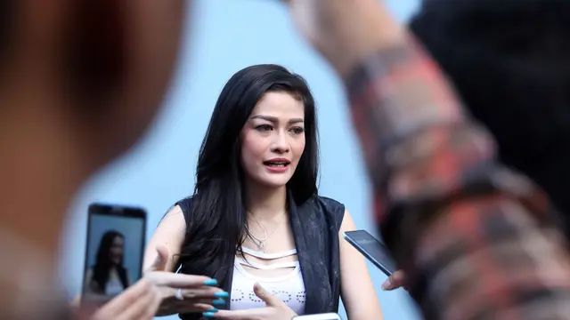 [Bintang] Hesty Klepek Klepek