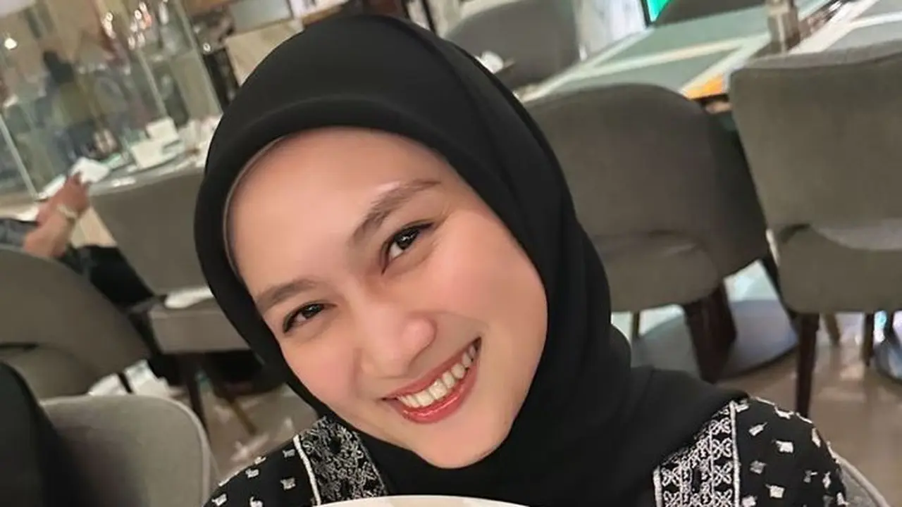 Momen Ulang Tahun Melody Laksani Eks JKT48 ke-32, Dapat Kejutan dari Teman-teman Artis
