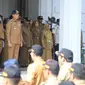 Pejabat Wali Kota Malang, Wahyu Hidayat memimpin deklarasi dan ikrar netralitas ASN Pemkot Malang pada Senin, 12 Februari 2024&nbsp;