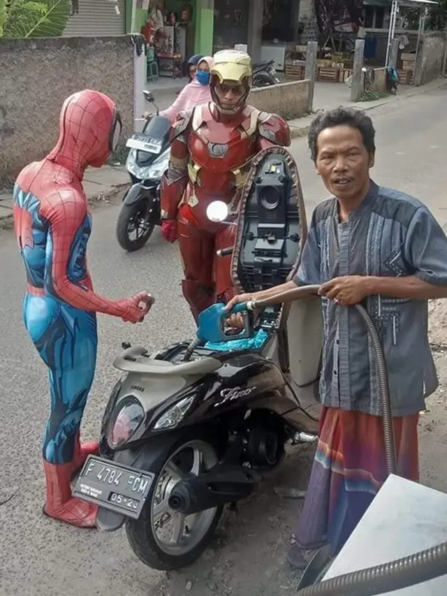 6 Potret Spider-Man Jika Tinggal di Indonesia Ini Bikin Ngakak