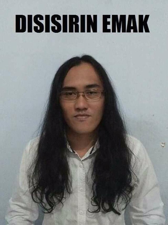 Potret Lucu Cowok Berambut Gondrong Saat Disisir Ini Bikin Ketawa Geli