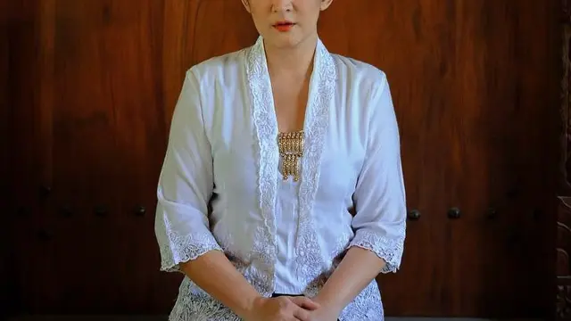 Model Kebaya Jawa Modern Ala Nafa Urbach. (instagram/nafaurbach)