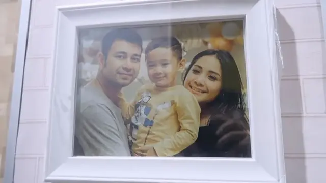 7 Potret Isi Restoran Ayam Goreng Raffi Ahmad di Depok, Pajang Foto Keluarga