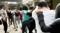  Polisi tangkap pelajar yang hendak melakukan tawuran. Sementara itu, penyalur pengasuh yang menganiaya balita mengaku kaget.