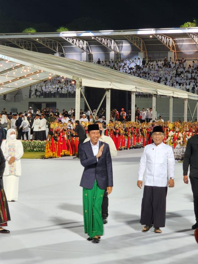 Presiden Joko Widodo dan Ketua Umum PBNU Yahya Cholil Staquf dalam Festival Tradisi Islam Nusantara. (Foto: Liputan6.com/Istimewa)