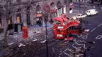 Ledakan Bus Double Decker oleh simpatisan IRA di London, 18 Februari 1996 (AFP)