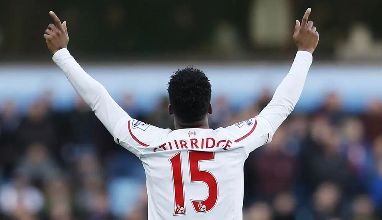Striker Liverpool, Daniel Sturridge, merayakan golnya ke gawang Aston Villa. Ini merupakan gol perdana bomber asal Inggris itu pasca sembuh dari cedera hamstring. (Reuters/Carl Recine) 