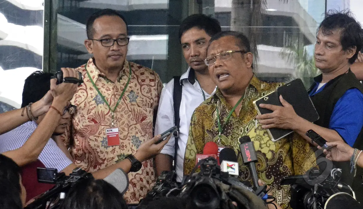 Kuasa hukum Sutan Bhatoegana, Eggi Sudjana, mendatangi gedung KPK di Jakarta, Kamis (26/3/2015). Kedatangan Eggi untuk mempertanyakan alasan di balik ketidakhadiran KPK dalam sidang praperadilan kliennya (Liputan6.com/Yoppy Renato)