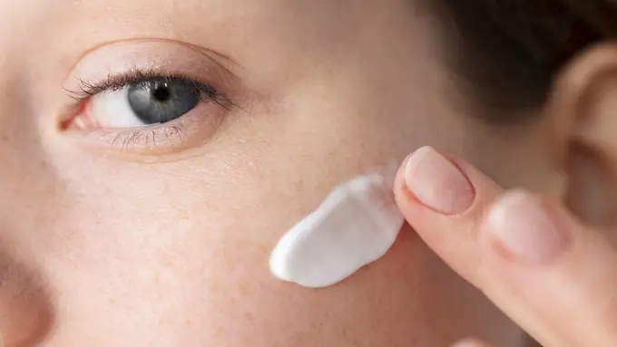 Sunscreen 101: Panduan Memilih Sunscreen yang Aman dan Sesuai Jenis Kulit [Dok/freepik.com]