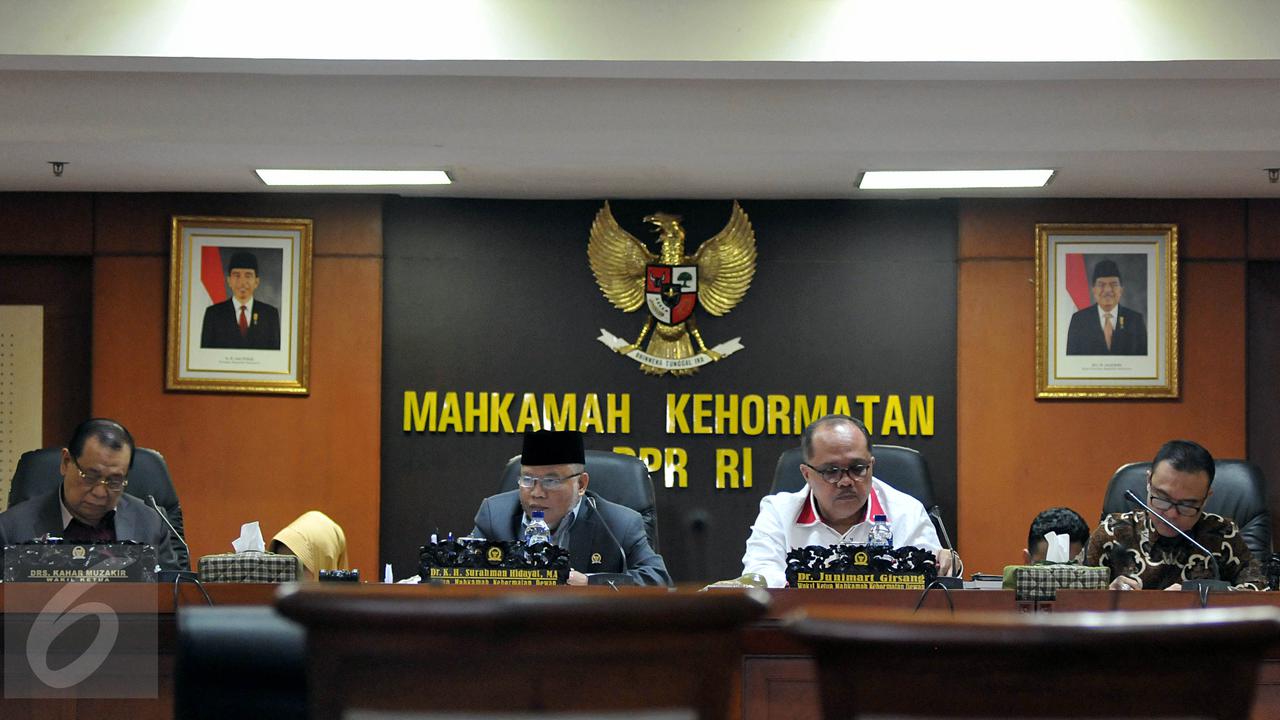 20151216-Jelang Sidang Putusan Setnov di MKD-Jakarta-Johan Tallo