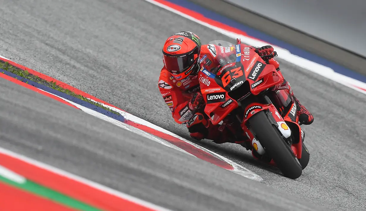 Bagnaia menjadi yang tercepat setelah melahap 28 lap dengan catatan waktu 42 menit 14,886 detik. (AFP/Vladimir Simicek)