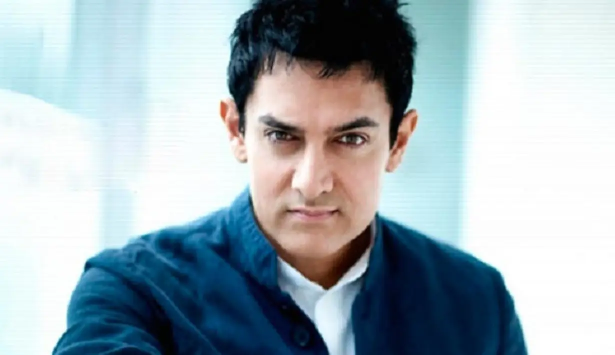 Aamir Khan memang dikenal sebagai aktor pemilik seribu wajah. Walaupun usianya sudah menginjak kepala lima, akan tetapi ia masih pantas memerankan karakter mahasiswa. (Foto: ibtimes.co.in)