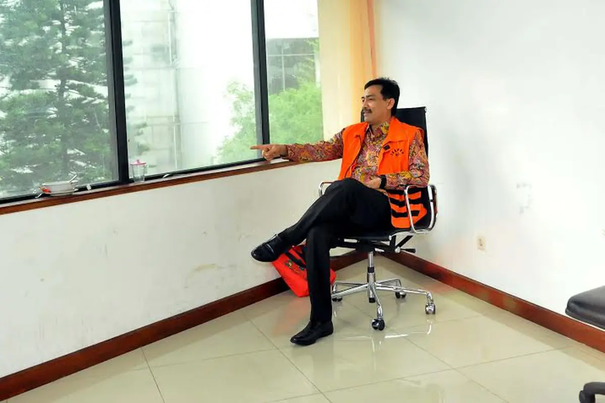[FOTO] Andi Mallarangeng Tampak Tegang di Sidang Perdana
