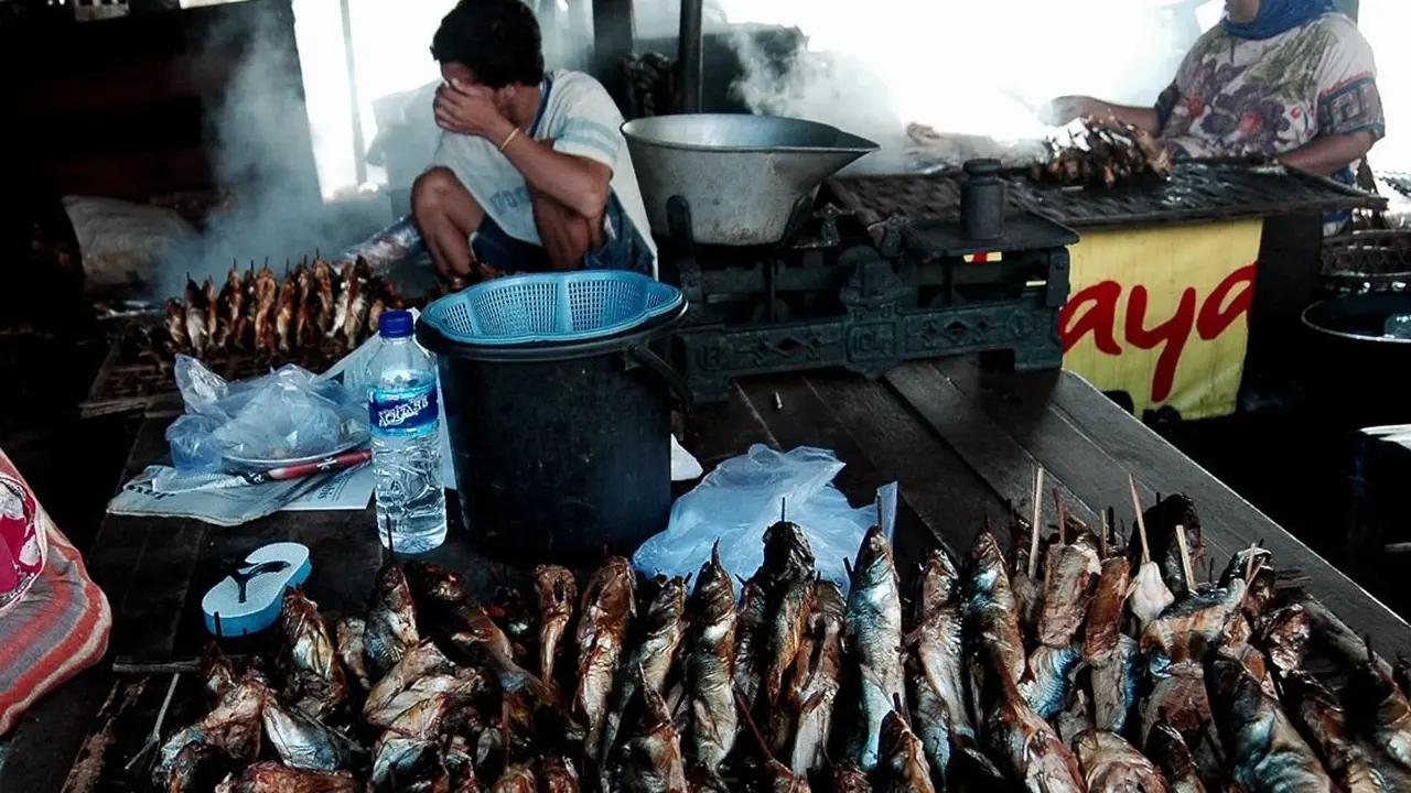 Berburu Ikan Asap, Oleh-oleh Lebaran Khas Pantai Kenjeran