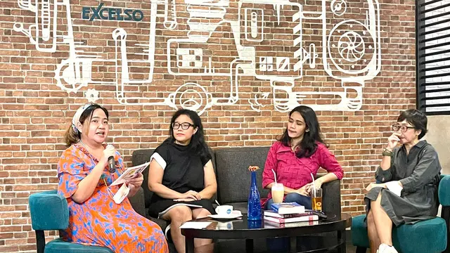 Café Excelso bekerjasama dengan Second Life Indonesia menggelar program siniar langsung sekaligus diskusi panel.