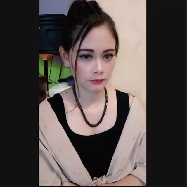 6 Potret Lenny Artis TikTok yang Disebut Mirip Iis Dahlia Ini Jadi Sorotan