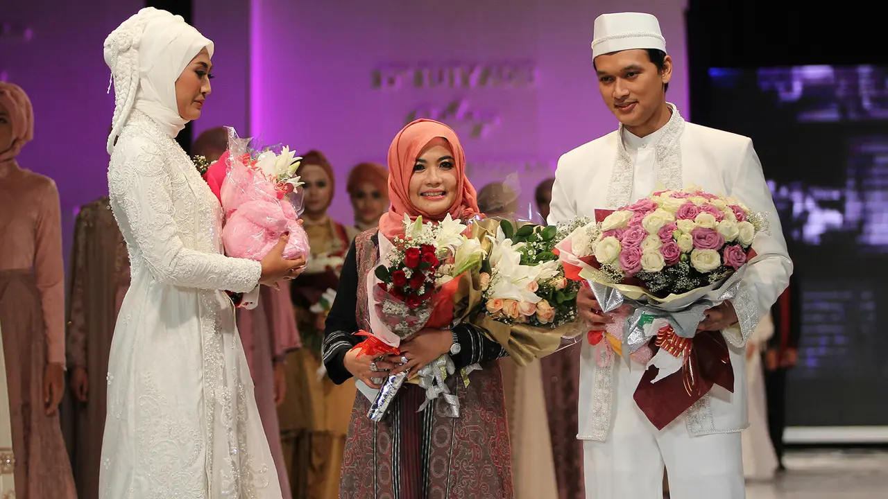 Desainer busana Tuty Adib.