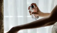 9 Cara Memakai Parfum agar Tahan Lama, Aroma Tetap Awet Sepanjang Hari